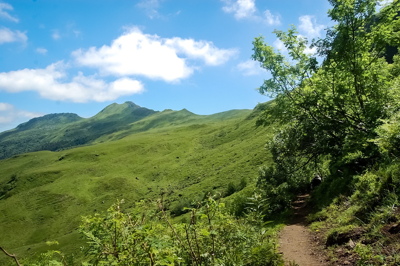 paysage du Cantal gîtes